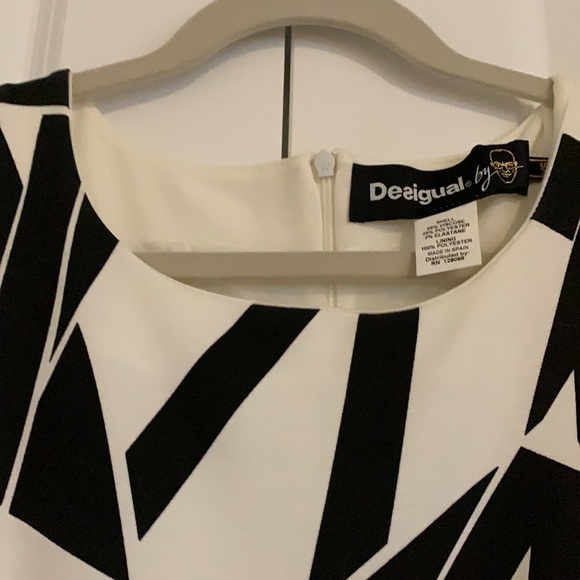 Desigual dress in white and black. - Picture 2 of 4